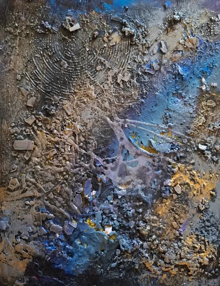 Abstraktes Mixed-Media-Gemälde „Metamorphosis“ von Anne Leinen – Acryl, Strukturpaste und Tusche mit eingebettetem Recycling-Angelnetz auf Leinwand